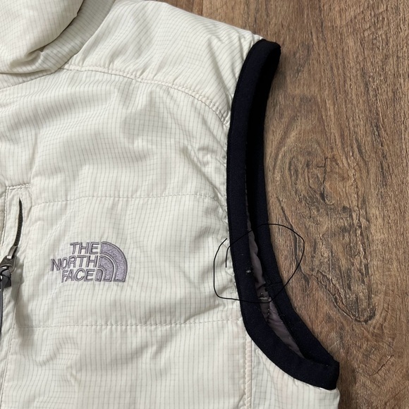 The North face Women’s Puffer Vest in‎ Ivory - Picture 6 of 11